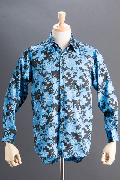 青い薔薇柄のシャツ | www.darquer.fr