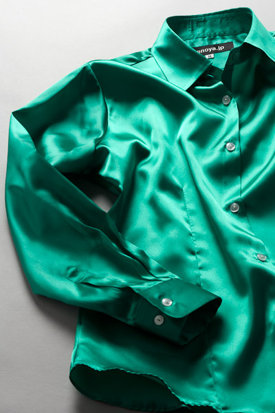 レディースモデル　サテンシャツ グリーン・全36色カラーシャツ【通販、販売、メンズ、ステージ衣装、上野屋シャツ店】