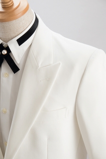 ピークドラベルの白いスーツ｜錦鯉、長谷川雅紀さんイメージのスーツ