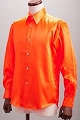 オレンジ色のシャツ